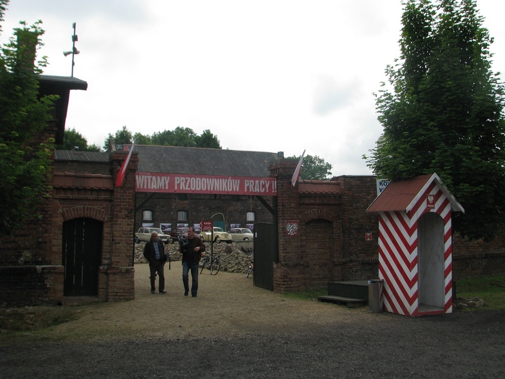 Wejście główne do Muzeum PRL w Rudzie Śląskiej