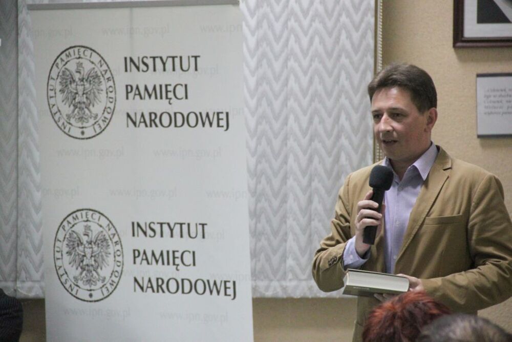 Artur Kasprzykowski (IPN Katowice) – powitanie uczestników prezentacji książki „Wśród wojennej nawałnicy…