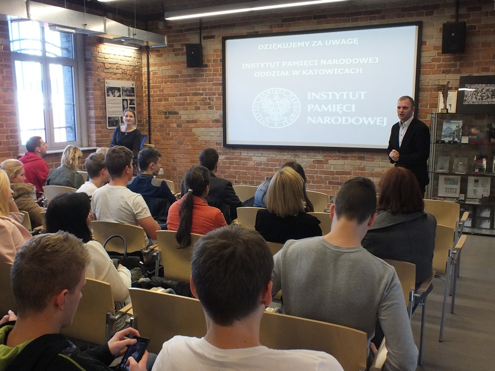 Po prawej – Robert Ciupa, dyrektor Śląskiego Centrum Wolności i Solidarności 