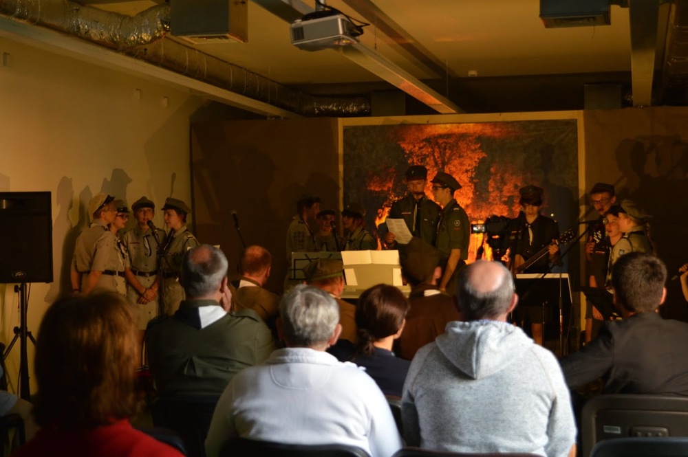 Koncert w wykonaniu harcerzy Boguszowickiego Stowarzyszenia Społeczno-Kulturalnego „Ślady