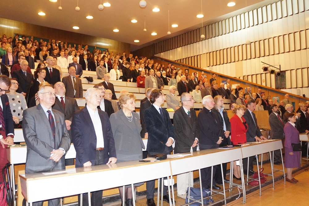 uczestnicy obchodów odśpiewali hymn Solidarności 