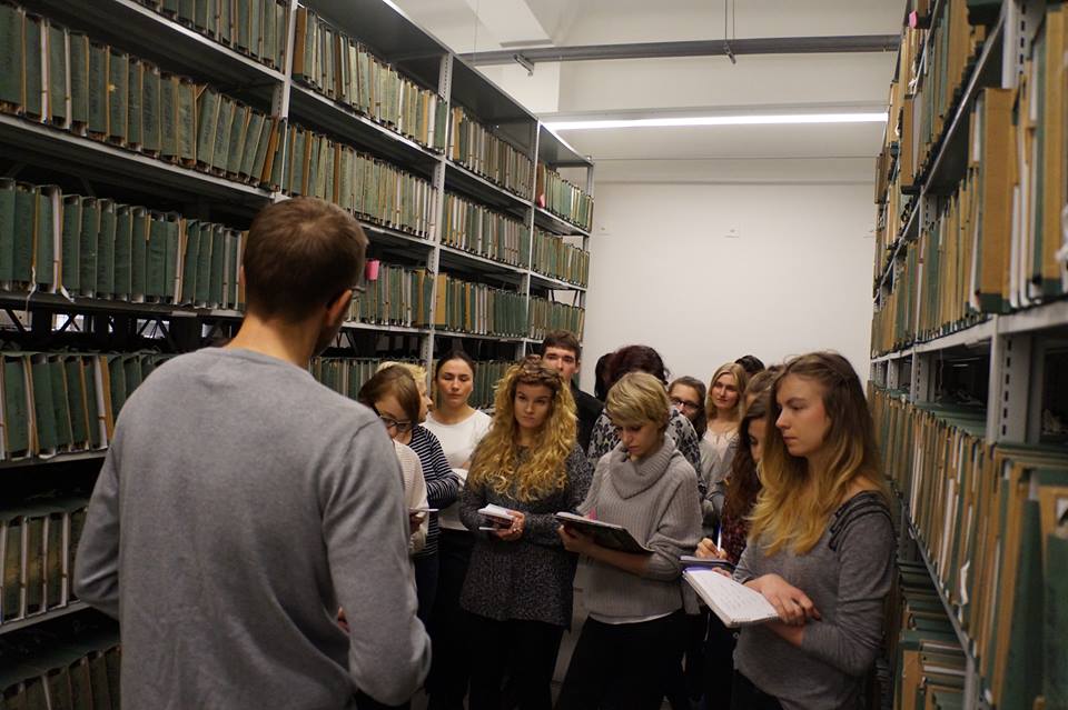 Zwiedzanie magazynu akt jawnych