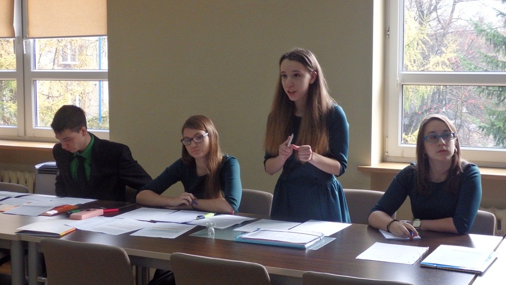 drużyna z II Liceum Ogólnokształcącego im. Gustawa Morcinka w Rudzie Śląskiej