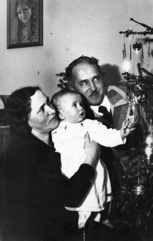 Elżbieta i Eugeniusz Raabe z córką Danutą, koniec lat 30-tych XX w.