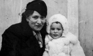 Elżbieta Raabe z córką Danutą, koniec lat 30-tych XX w.