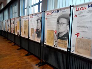 Wystawa upamiętnia konspiracyjne organizacje młodzieżowe na ziemiach polskich w latach 1944/1945-1956.