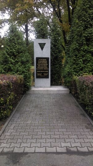 Pomnik z tablicą upamiętniający teren podobozu „Gleiwitz II” KL Auschwitz  w Gliwicach.