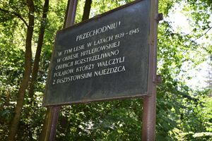 Pomnik z tablicą upamiętniający teren podobozu „Gleiwitz IV”  KL Auschwitz.