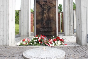 80. rocznica pierwszego transportu więźniów do niemieckiego obozu koncentracyjnego KL Auschwitz w Bielsku-Białej.