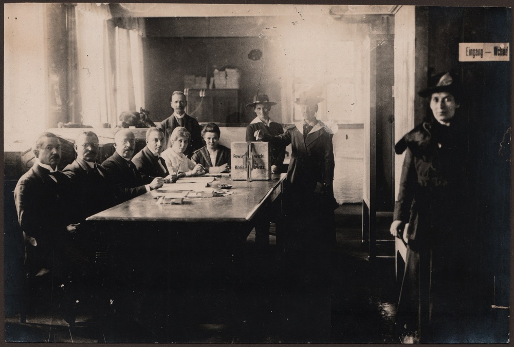 Jeden z katowickich, plebiscytowych lokali wyborczych. (zbiory Archiwum Państwowego w Katowicach)