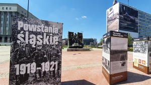 Prezentacja wystawy „Powstania śląskie 1919–1921” na katowickim Rynku. Fot. K. Liszka