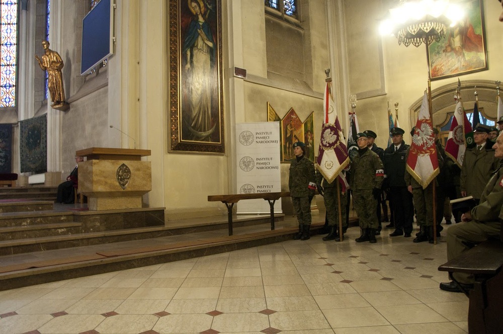 Wprowadzenie sztandarów do kościoła Mariackiego.  