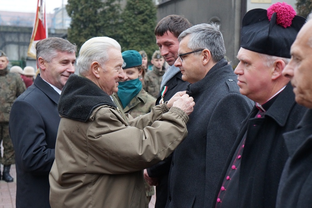 Edmund Celoch (Związek Represjonowanych Politycznie Żołnierzy Górników) odznaczył m.in. dr. Andrzeja Sznajdera Krzyżem Związku Represjonowanych Żołnierzy Górników.  