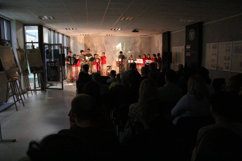 Koncert pieśni patriotycznej w wykonaniu Boguszowickiego Stowarzyszenia Społeczno-Kulturalnego „Ślady