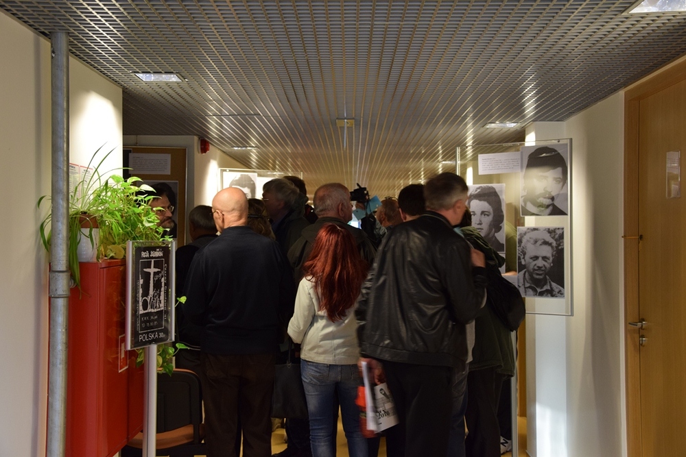Prezentacja wystawy o dziewięciu górnikach, zabitych w czasie pacyfikacji kopalni Wujek 16 grudnia 1981 r.