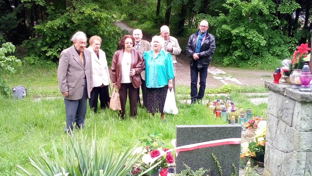 Na cmentarzu parafii św. Anny w Zabrzu  zgromadzili się przyjaciele, członkowie drużyn harcerskich z Zabrza. 