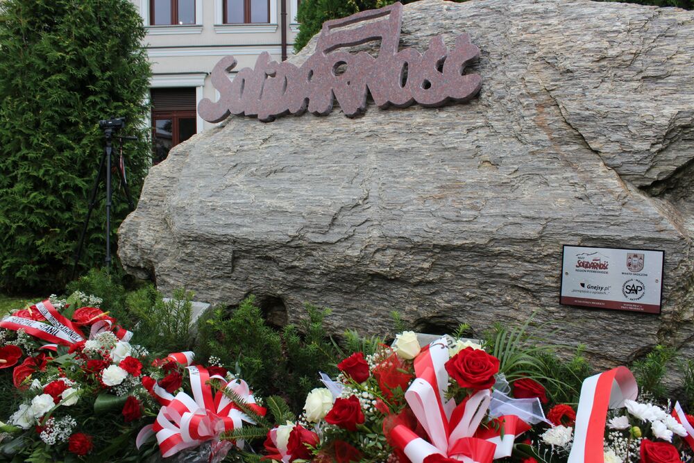 Pomnik „Solidarności” na 41. rocznicę Sierpnia – Skoczów, 30 sierpnia 2021 Fot. Artur Kasprzykowski