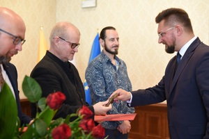 Grzegorz Płonka, Tomasz Kurpierz, Marcin Marten zostali tegorocznymi laureatami nagrody prezydenta Katowic w dziedzinie kultury. Fot. M. Kobylańska