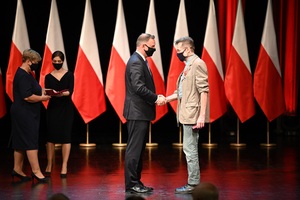Prezydent Andrzej Duda odznaczył Macieja Ratajczyka Krzyżem Oficerskim Orderu Odrodzenia Polski
