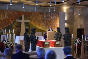 Uroczystość pogrzebowa żołnierzy podziemia niepodległościowego Franciszka Skrobola oraz Józefa Wawrzyńczyka.
