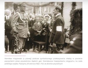 Stanisław Krzyżowski (z prawej) podczas symbolicznego przekazania władzy w powiecie pszczyńskim gen. Stanisławowi Szeptyckiemu 29 czerwca 1922 r