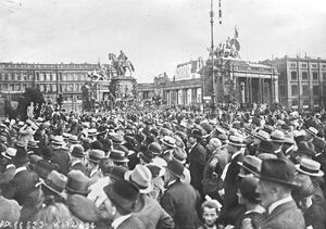 2.	Demonstracja w Berlinie w 1921 roku przeciwko przyznaniu Polsce Górnego Śląska, zbiory Francuskiej Biblioteki Narodowej