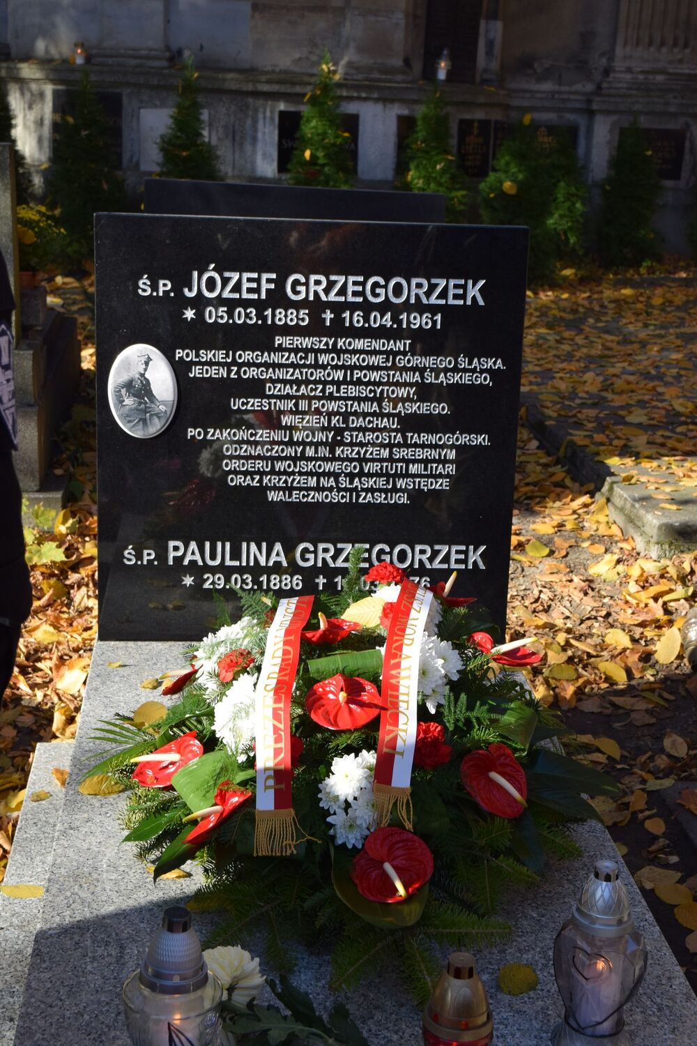 Uroczystość poświęcenia odremontowanego grobu weterana walk o wolność i niepodległość Polski powstańca śląskiego Józefa Grzegorzka.