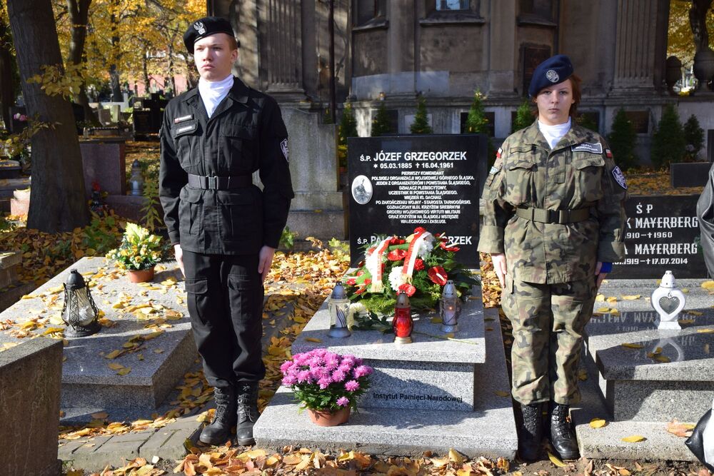 Uroczystość poświęcenia odremontowanego grobu weterana walk o wolność i niepodległość Polski powstańca śląskiego Józefa Grzegorzka.