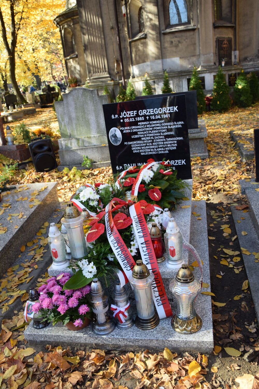 Uroczystość poświęcenia odremontowanego grobu weterana walk o wolność i niepodległość Polski powstańca śląskiego Józefa Grzegorzka.