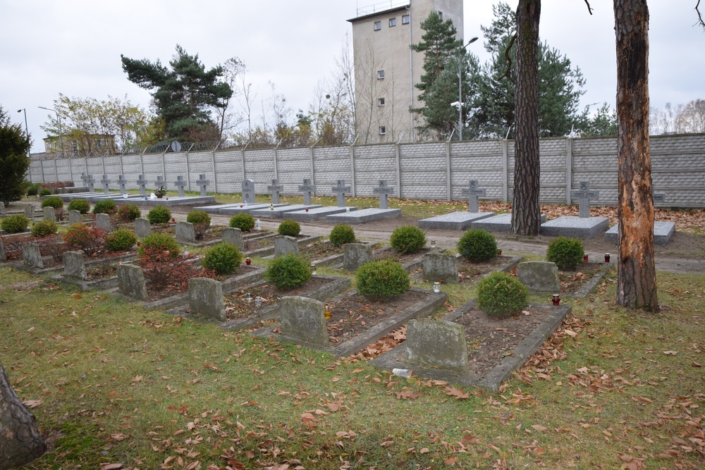 W Lublińcu wyremontowano ze środków Oddziałowego Biura Upamiętniania Walk i Męczeństwa IPN w Katowicach 17 grobów żołnierzy Wojska Polskiego.