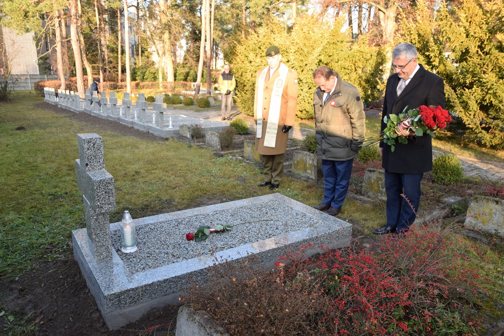 Uroczystość poświęcenia 17 grobów żołnierzy Wojska Polskiego w ramach obchodów Narodowego Święta Niepodległości w Lublińcu. Fot. Jan Kwaśniewicz/IPN