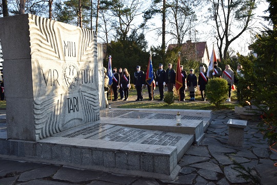 Uroczystość poświęcenia 17 grobów żołnierzy Wojska Polskiego w ramach obchodów Narodowego Święta Niepodległości w Lublińcu. Fot. Jan Kwaśniewicz/IPN
