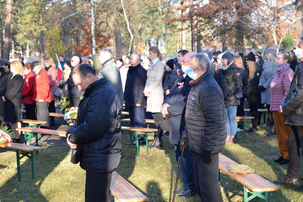 Uroczystość poświęcenia 17 grobów żołnierzy Wojska Polskiego w ramach obchodów Narodowego Święta Niepodległości w Lublińcu. Fot. Jan Kwaśniewicz/IPN