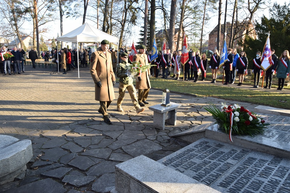 Uroczystość poświęcenia 17 grobów żołnierzy Wojska Polskiego w ramach obchodów Narodowego Święta Niepodległości w Lublińcu. Fot. Jan Kwaśniewicz/IPN