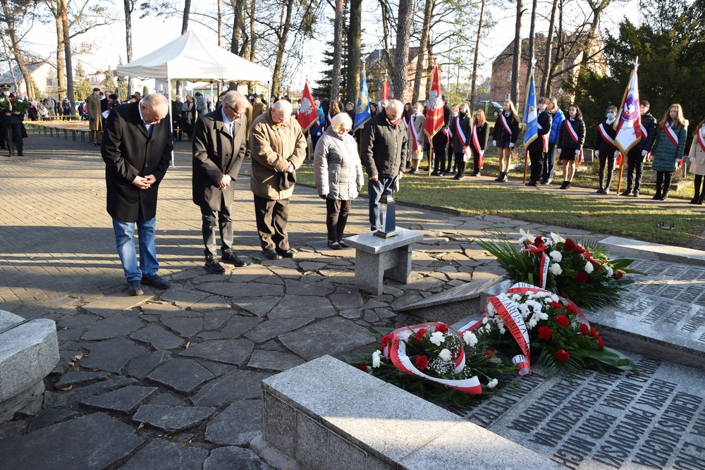 Uroczystość poświęcenia 17 grobów żołnierzy Wojska Polskiego w ramach obchodów Narodowego Święta Niepodległości w Lublińcu. Fot. Jan Kwaśniewicz/IPN