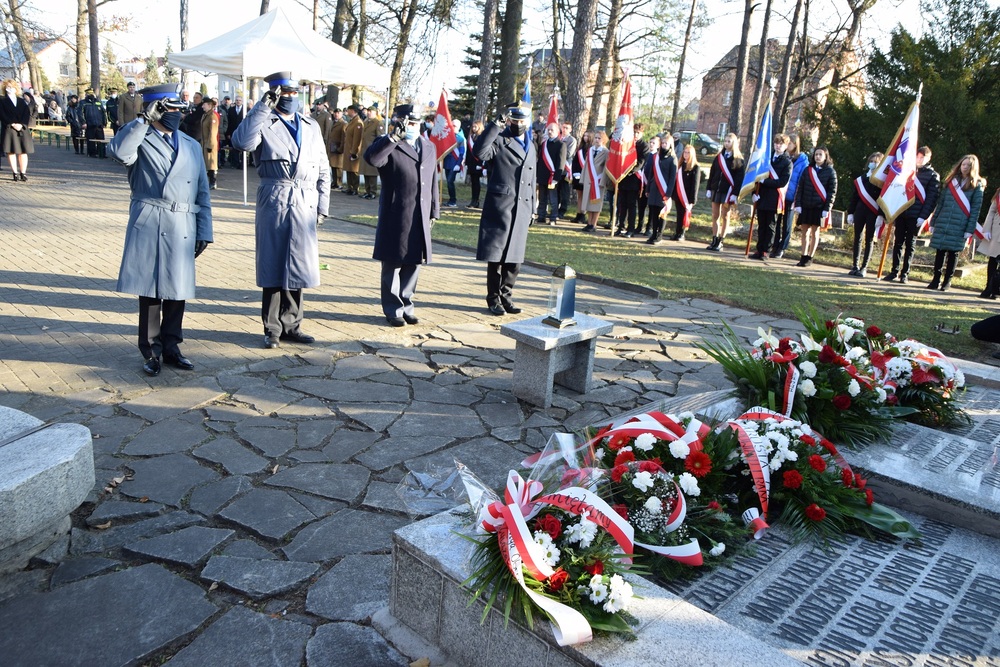 Uroczystość poświęcenia 17 grobów żołnierzy Wojska Polskiego w ramach obchodów Narodowego Święta Niepodległości w Lublińcu. Fot. Jan Kwaśniewicz/IPN