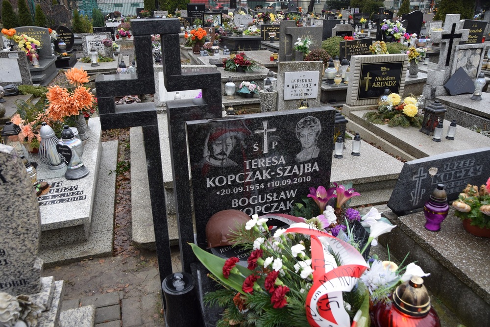 Kwiaty na grobie Bogusława Kopczaka złożył Jan Kwaśniewicz, naczelnik OBUWiM IPN w Katowicach.