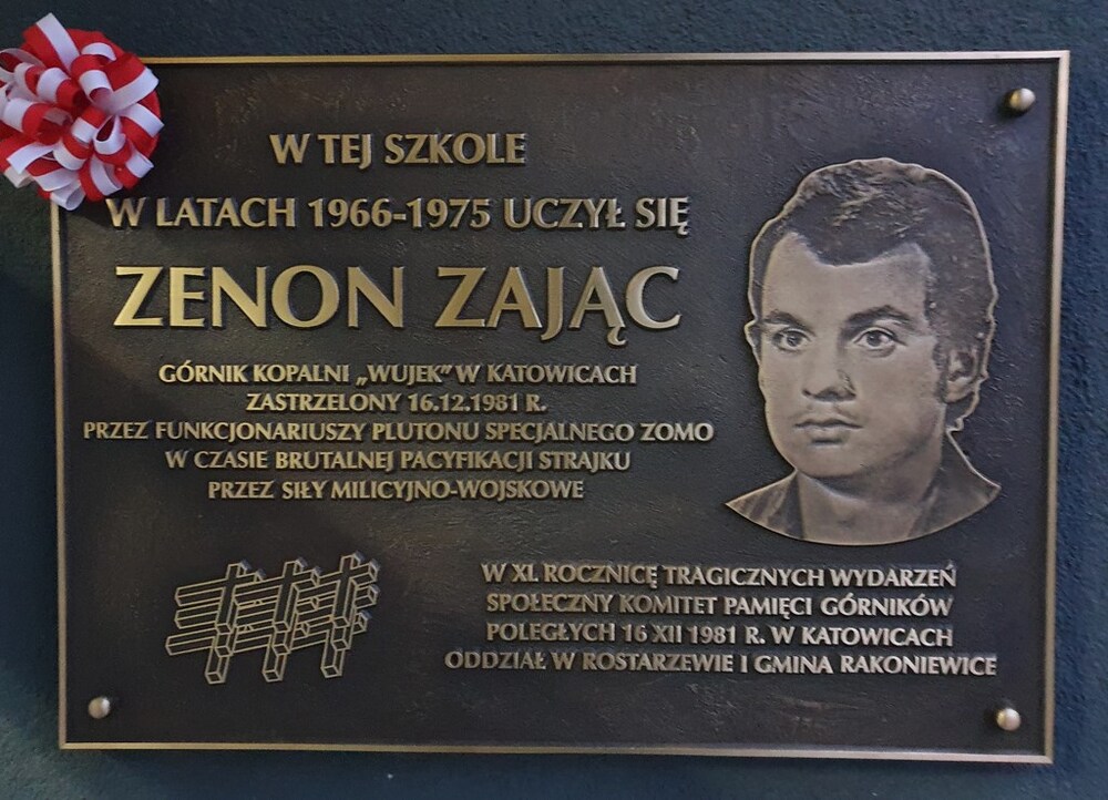 1 grudnia 2021 r. w Rostarzewie została odsłonięta tablica upamiętniająca Zenona Zająca.  Fot. Rakoniewicki Ośrodek Kultury