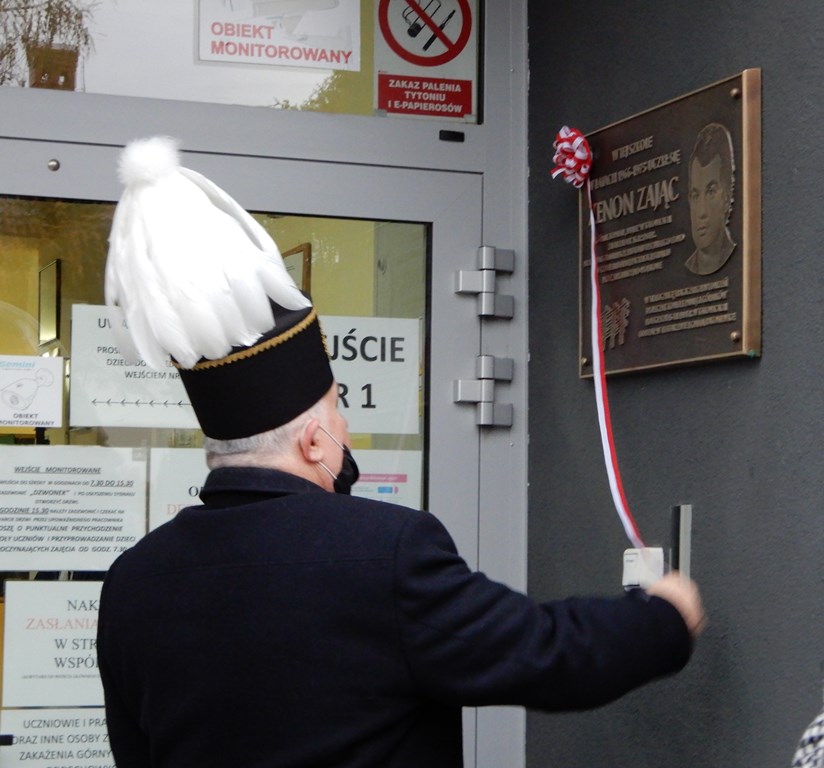 1 grudnia 2021 r. w Rostarzewie została odsłonięta tablica upamiętniająca Zenona Zająca.  Fot. Rakoniewicki Ośrodek Kultury