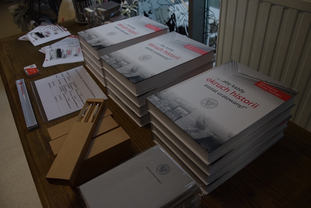 Promocja publikacji „...aby każdy okruch historii został uratowany!” Archiwum Pełne Pamięci w Katowicach.