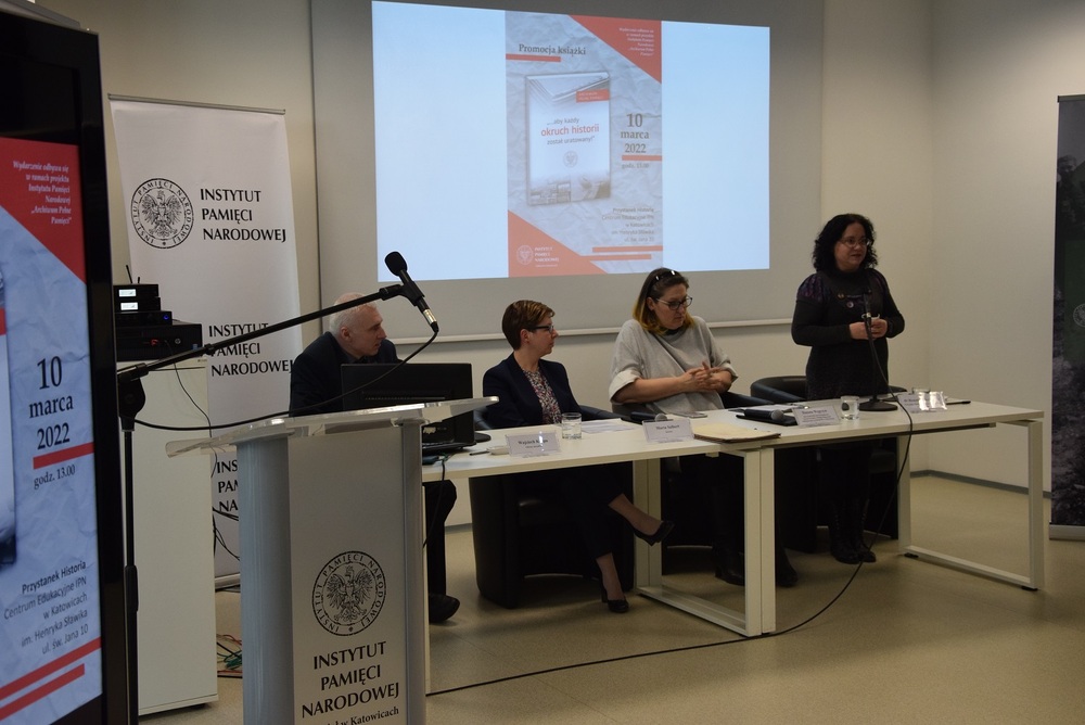 Promocja publikacji „...aby każdy okruch historii został uratowany!” Archiwum Pełne Pamięci w Katowicach.