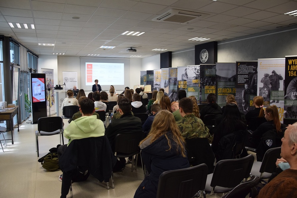 Promocja publikacji „...aby każdy okruch historii został uratowany!” Archiwum Pełne Pamięci w Katowicach.