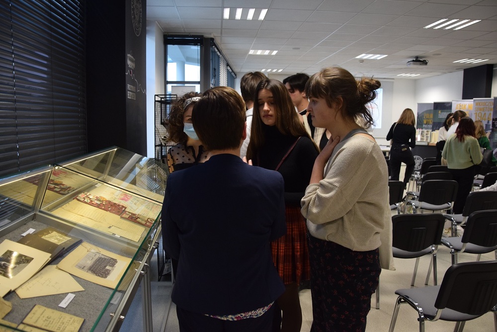 Promocja publikacji „...aby każdy okruch historii został uratowany!” Archiwum Pełne Pamięci w Katowicach.