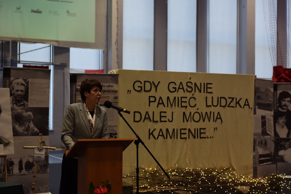Podsumowanie projektu edukacyjnego „1981 – Gdy gaśnie pamięć ludzka, dalej mówią kamienie – 13.12.1981 – Pamiętamy!”