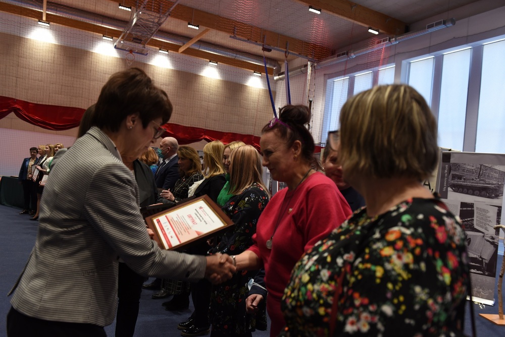Podsumowanie projektu edukacyjnego „1981 – Gdy gaśnie pamięć ludzka, dalej mówią kamienie – 13.12.1981 – Pamiętamy!”