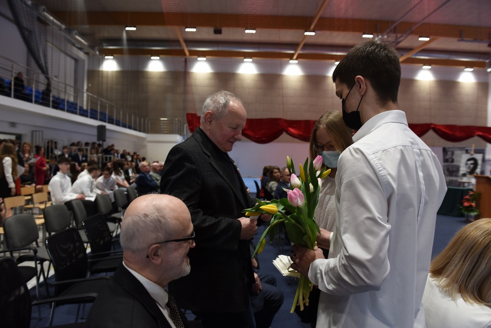 Podsumowanie projektu edukacyjnego „1981 – Gdy gaśnie pamięć ludzka, dalej mówią kamienie – 13.12.1981 – Pamiętamy!”