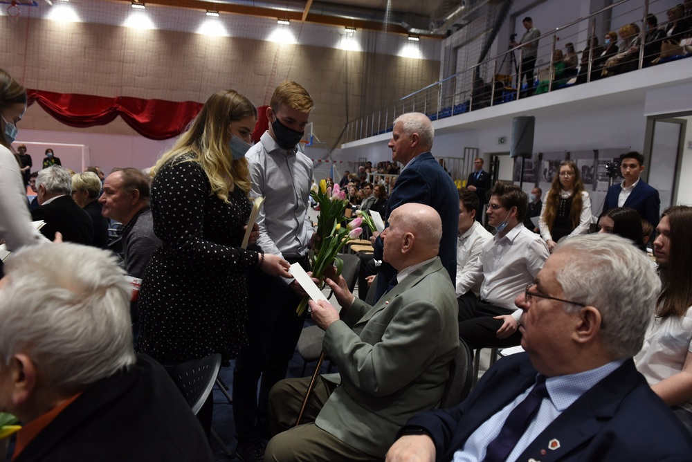 Podsumowanie projektu edukacyjnego „1981 – Gdy gaśnie pamięć ludzka, dalej mówią kamienie – 13.12.1981 – Pamiętamy!”