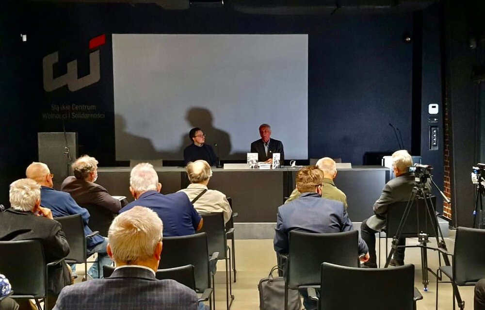 Rozmowa z Janem Rulewskim o książce „Wysoka temperatura. Od wolności do wolności 1980-1990“ w 41. rocznicę kryzysu bydgoskiego. Fot. ŚCWiS