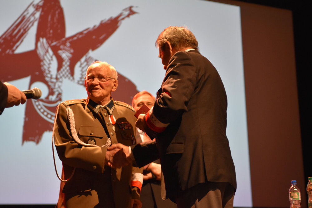 Spotkanie z żołnierzami AK w 80. rocznicę przekształcenia Związku Walki Zbrojnej w Armię Krajową w Sosnowcu. Fot. Krzysztof Łojko/IPN