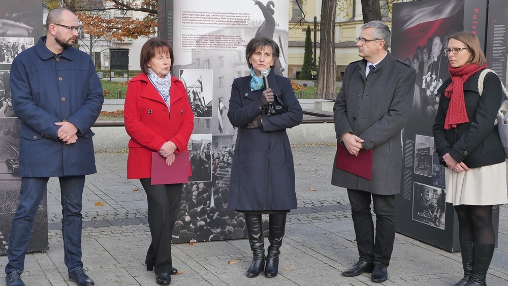 Przemawia dr hab. Adrienne Körmendy, Konsul Generalny Węgier.